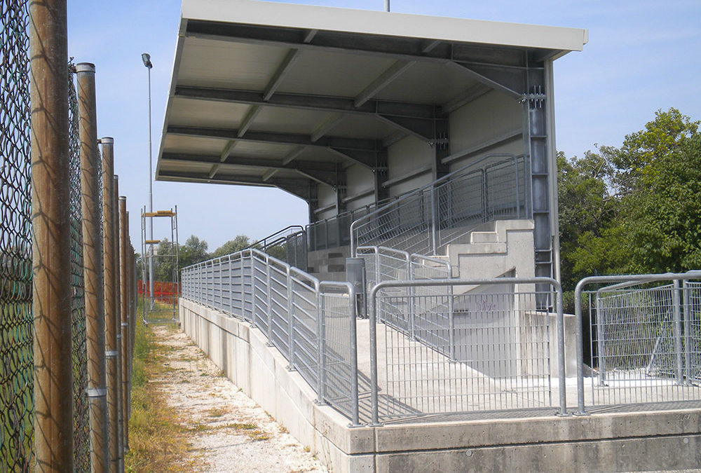 Realizzazione copertura tribuna campo di calcio – Azzano Decimo (PN)